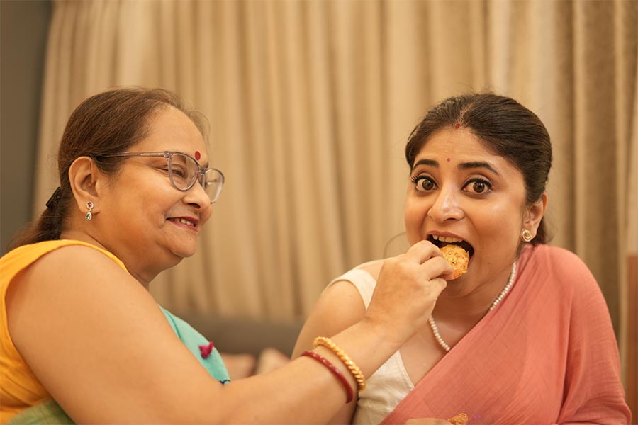 Bengali actress Sandipta Sen celebrates her First Jamai sasthi