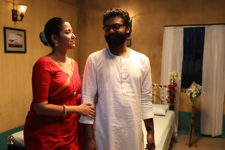 Review of Bengali film Athhoi starring Anirban Bhattaacharya and Sohini Sarkar directed by Arna Mukhopadhyay