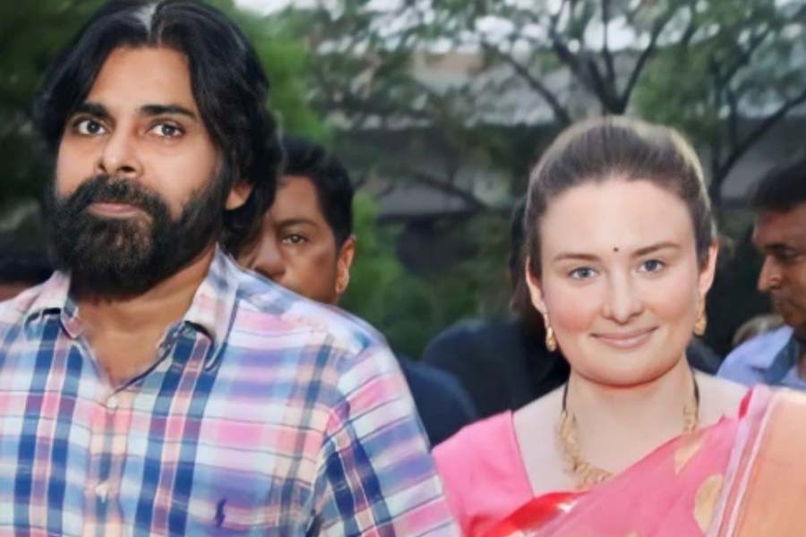 প্রথম জীবনে রাশিয়ার রক্ষণশীল গির্জার অনুশাসন মেনে বড় হওয়া আনা অবশ্য ভারতে এসে খুব সহজেই এ দেশের রীতিনীতির সঙ্গে মানিয়ে নেন। ২০১৭ সালে আনা এবং পবনের শিশুসন্তানের  নাম রাখা হয় মার্ক শঙ্কর পাওয়ানোভিচ। 