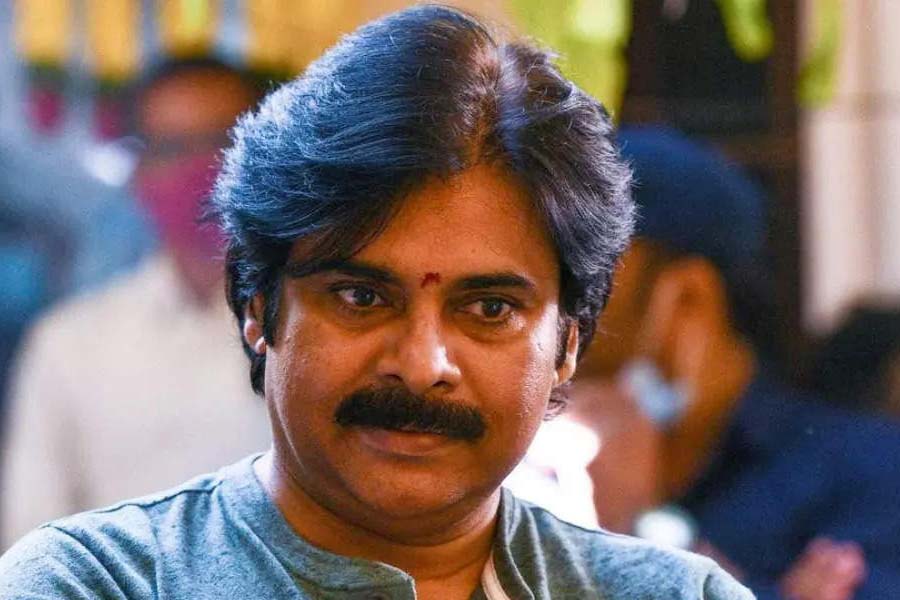 রাজনীতি থেকে কয়েক দিনের জন্য ‘বিশ্রাম’ নেন তিনি। ২০১৪ সালে পবন তৈরি করেন নিজের দল জনসেনা। ২০১৪ সালেও অন্ধ্রে টিডিপি এবং বিজেপির সঙ্গে জোট বেঁধে লড়েছিলেন তিনি।