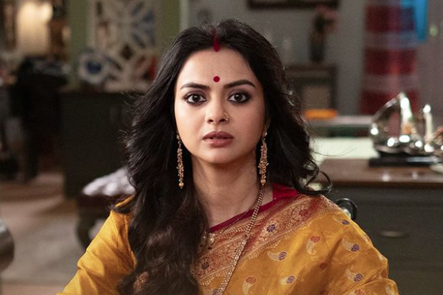 ‘বোকাবাক্সতে বন্দি’ সিরিজ়ের দৃশ্যে শোলাঙ্কি।