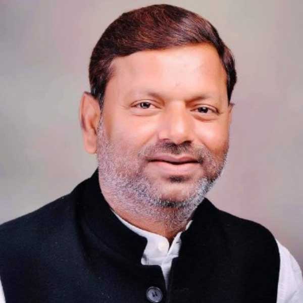 উত্তরপ্রদেশের মহারাজগঞ্জ থেকে বিজেপি প্রার্থী হিসাবে দাঁড়িয়ে জয়লাভ করেন পঙ্কজ। এডিআর-এর তথ্যানুযায়ী, তাঁর মোট সম্পত্তির পরিমাণ ৪১ কোটি টাকা।