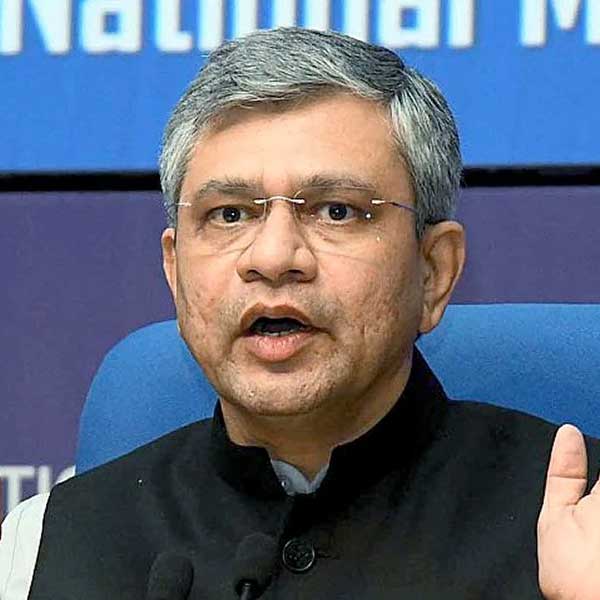 তথ্য সম্প্রচার ও তথ্যপ্রযুক্তি মন্ত্রক এবং রেল মন্ত্রকের দায়িত্ব নিয়ে রবিবার নতুন মন্ত্রিসভায় শপথ গ্রহণ করেছেন অশ্বিনী বৈষ্ণব। ওড়িশা থেকে রাজ্যসভার সদস্য তিনি।