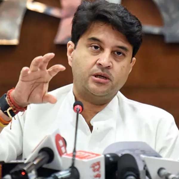 গোয়ালিয়রের রাজপরিবারের সদস্য। ২০২০ সালে কংগ্রেস থেকে বিজেপিতে যোগদান। মোদীর নতুন মন্ত্রিসভায় উত্তর-পূর্বাঞ্চলের উন্নয়নমন্ত্রী হিসাবে শপথ গ্রহণ করেছেন মধ্যপ্রদেশের গুণার বিজয়ী বিজেপি প্রার্থী এবং অসামরিক বিমান পরিবহণ মন্ত্রী জ্যোতিরাদিত্য শিন্ডে।