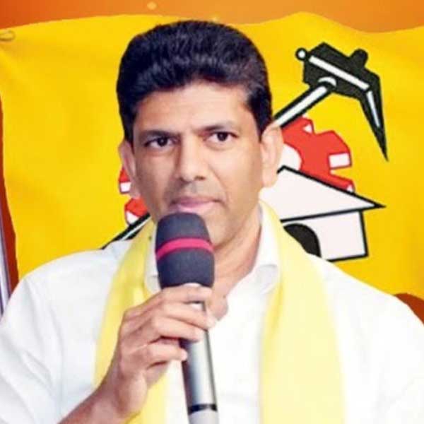 অন্ধ্রপ্রদেশের গুন্টু লোকসভা কেন্দ্র থেকে এ বার টিডিপি-র টিকিটে লড়েছিলেন চন্দ্রশেখর। প্রায় সাড়ে তিন লাখ ভোটে জগন্মোহন রেড্ডির দল ওয়াইএসআরসিপি-র প্রার্থী কিলারি ভেঙ্কটা রোয়াইয়াকে হারিয়েছেন তিনি। 