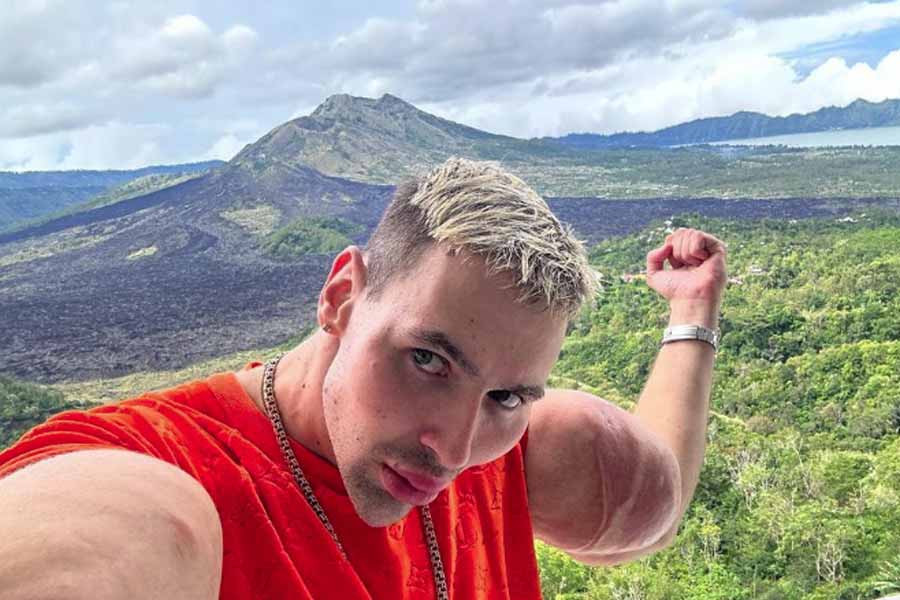 এ সবে যে কিছু হওয়ার নয়, অবশেষে বুঝেছেন কিরিল। সমাজমাধ্যমে একটি পোস্ট দিয়ে লিখেছেন, ‘‘আর কিছু করে কিছু হবে না। এ বছর ২৭-এ পা দেব। শারীরিক গঠন পরিণত হয়েছে।’’