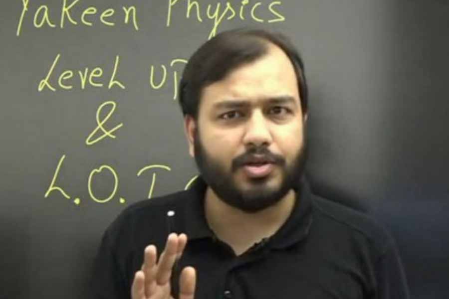 নিটের ফলাফল নিয়ে আদালতে জনস্বার্থ মামলা দায়ের করেন অলখ। তাঁর আইনজীবী সওয়াল করেন, এই বিতর্কের ফলে জাতীয় টেস্টিং এজেন্সির প্রতি ছাত্রছাত্রীদের ভরসা তলানিতে ঠেকেছে। একমাত্র উপযুক্ত তদন্তই সেই বিশ্বাস ফেরাতে পারে। 