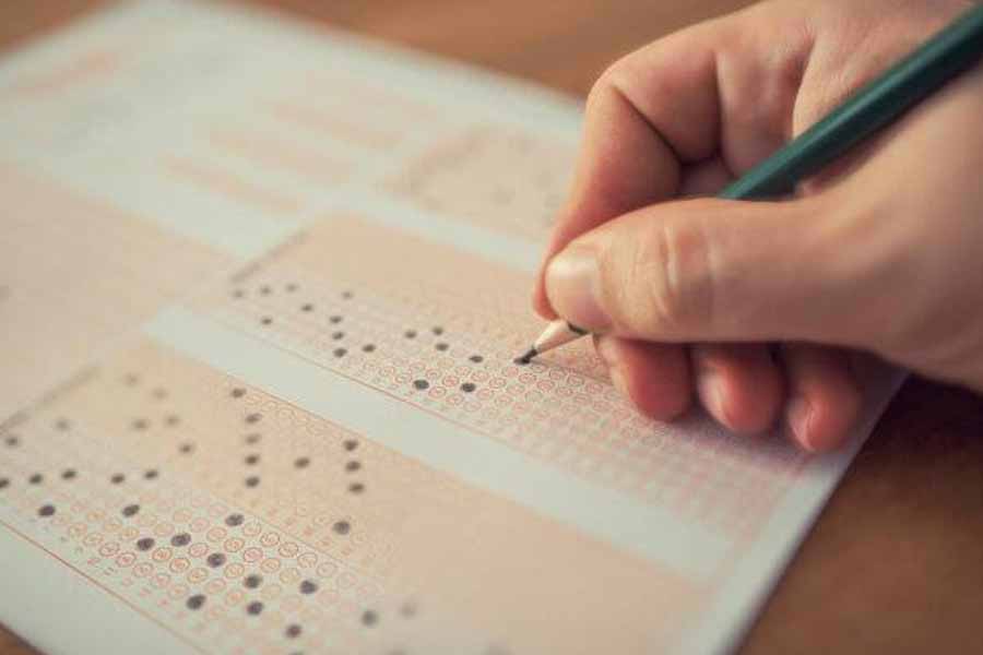 নিটের ফলপ্রকাশের পর দেখা গিয়েছে, কেউ ৭১৮ বা ৭১৭ নম্বরও পেয়েছেন। যা সাধারণ হিসাবে সম্ভব নয়। এই নম্বর নিয়ে বিতর্ক দানা বাঁধে।