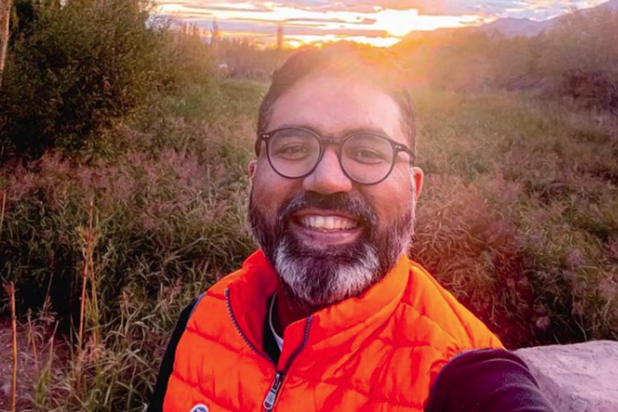 অনন্ত এবং রাধিকার প্রথম প্রাক্-বিবাহ অনুষ্ঠান হয়েছিল গুজরাতের জামনগরে। চলতি বছরের ১ মার্চ থেকে পর পর তিন দিন ধরে জামনগরে হয় প্রথম অনুষ্ঠানটি। অনন্ত-রাধিকার প্রাক্‌-বিবাহ অনুষ্ঠানের জন্য সেখানে হাজির হয়েছিল প্রায় গোটা বলিউড। ছিলেন রিহানার মতো আন্তর্জাতিক তারকা। মার্ক জ়াকারবার্গ, ইভাঙ্কা ট্রাম্পরাও এসেছিলেন। সম্পূর্ণ অনুষ্ঠানটি ক্যামেরাবন্দি করেছিলেন জোসেফ রাধিক। পুত্রের জীবনের এই বিশেষ মুহূর্তগুলি আরও বিশেষ করে তুলতে জোসেফকে ছবি এবং ভিডিয়ো তোলার দায়িত্ব দিয়েছিলেন মুকেশ নিজেই।