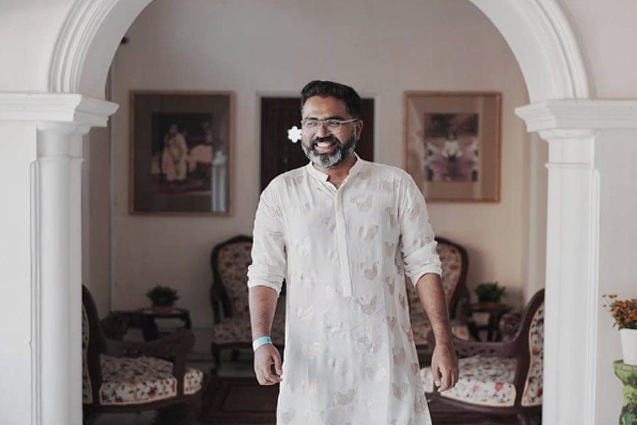 নিজের একটি ওয়েবসাইটও রয়েছে জোসেফের। তারকাদের বিয়ের কিছু বিশেষ ছবি পোস্টও করা রয়েছে সেই ওয়েবসাইটের পাতায়। সাইটে উল্লেখ রয়েছে, এখনও পর্যন্ত ৩৫টি দেশে ৪৫০টিরও বেশি জুটির বিয়ের ছবি তুলেছেন জোসেফ।