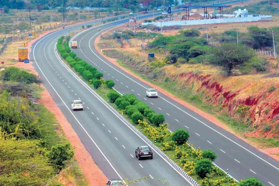 ‘কেয়ারএজ’ নামের একটি সংস্থা জানিয়েছে, ২০২৪-২৫ অর্থবর্ষে এনএইচএআই সর্বোচ্চ ১১,১০০ থেকে ১১,৫০০ কিলোমিটার পর্যন্ত জাতীয় সড়ক তৈরি করবে। গত অর্থবর্ষে যে পরিমাণ ছিল ১২,৩৪৯ কিলোমিটার।