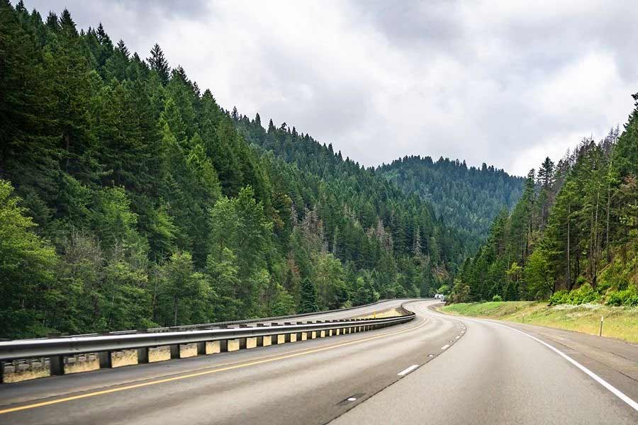 আগামী পাঁচ বছরের মধ্যে এনএইচএআই-এর ৩ লক্ষ ৪০ হাজার কোটি টাকার ঋণের বেশ কিছুটা অংশ মকুব করানোর বন্দোবস্ত করছে কেন্দ্র। সংস্থার বোঝা কমাতেই এই সিদ্ধান্ত নেওয়া হয়েছে বলে খবর।