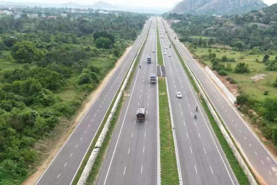 ২০১৩-১৪ অর্থবর্ষে জাতীয় সড়ক নির্মাণের জন্য কেন্দ্রীয় বাজেটে ২৪ হাজার কোটি টাকা বরাদ্দ করা হয়েছিল। সে বছর ৪,২৬০ কিলোমিটার রাস্তা তৈরি করা হয়।