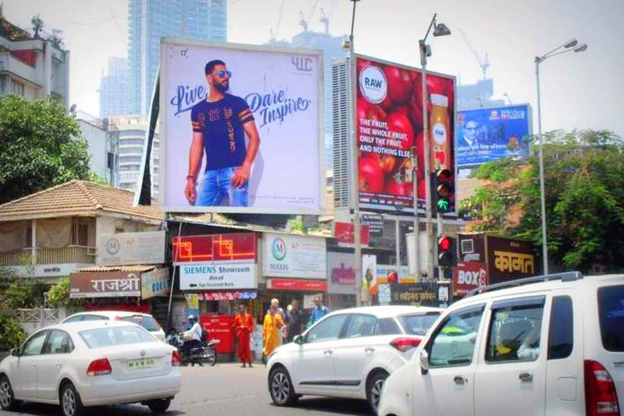 60 out of 62 hoardings in Mumbai lack Govt approval, reveals in government data