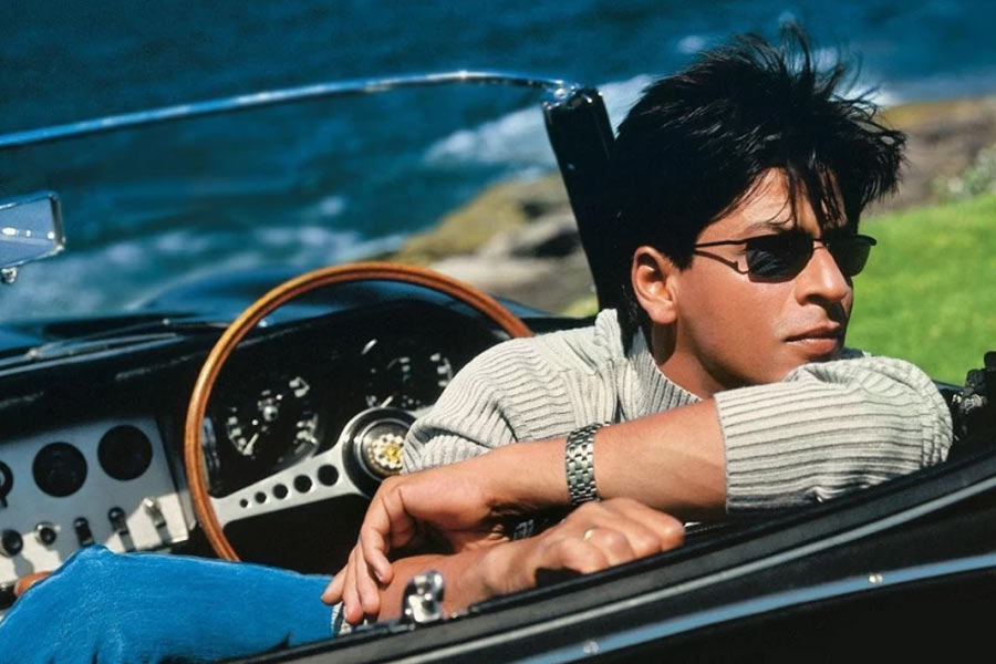 বলিপাড়া সূত্রে খবর, ‘নায়ক: দ্য রিয়্যাল হিরো’ ছবিতে অভিনেতা হিসাবে অনিল প্রথম পছন্দ ছিলেন না। শঙ্কর চেয়েছিলেন, শাহরুখ এই ছবিতে মুখ্যচরিত্রে অভিনয় করুক।