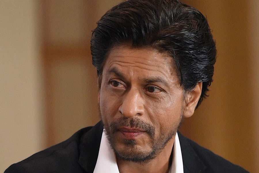 শাহরুখ জানিয়েছিলেন, তামিল ছবিটি দেখে তাঁর খুব পছন্দ হয়েছিল। কিন্তু সেই ছবির হিন্দি রিমেকে আপত্তি ছিল তাঁর।