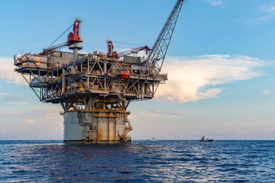 পেট্রোডলার চুক্তি আর নতুন করে চালু না করায় এখন থেকে সৌদি শুধু ডলার নয়, অন্যান্য দেশের মুদ্রাতেও খনিজ তেল বিক্রি করতে পারবে। চিনের ইউয়ান, ইউরোপের ইউরো, রাশিয়ার রুবেল, জাপানের  ইয়েন— কোনও লেনদেনেই সৌদির আর বাধা রইল না।