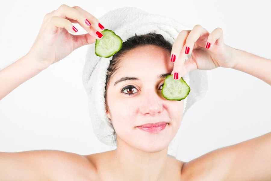 How to use cucumber for cool and clear skin, here are the tips