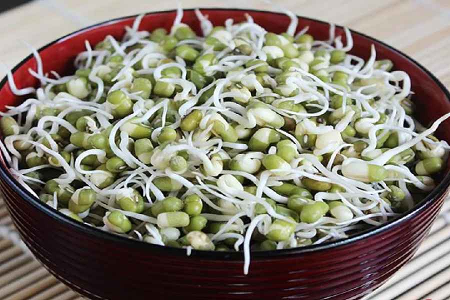 Five benefits of consuming sprouted moong daily