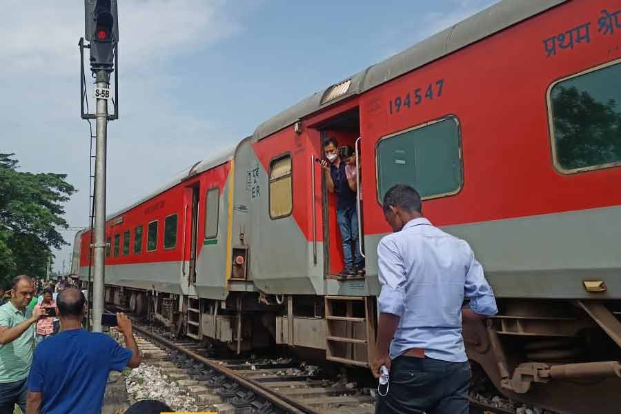 Major Railway Incidents in India in the last 4 years including Kanchanjunga Express tragedy and their causes