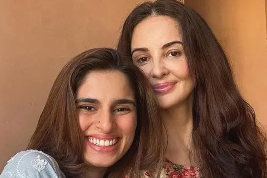 Rukhsar Rehman with her daughter