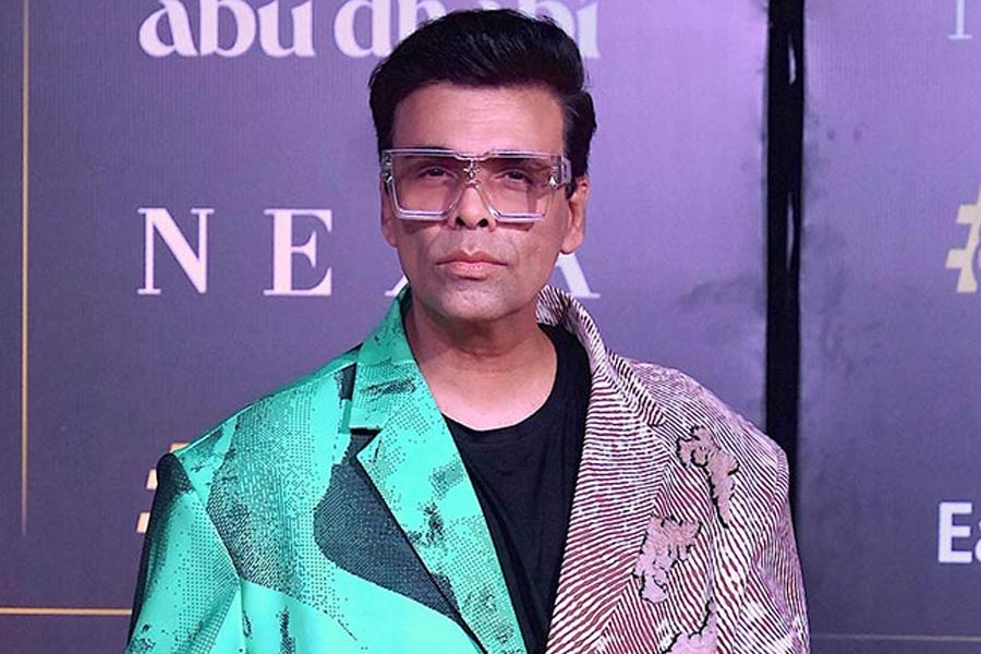 ‘রকি অউর রানি কি প্রেম কাহিনি’ ছবিতে কাজ করার পর পরিচালক কর্ণ জোহরের কাছে কটাক্ষের শিকার হন বীণা। সমাজমাধ্যমে কর্ণকে পাল্টা জবাব দিতেও পিছপা হননি তিনি।