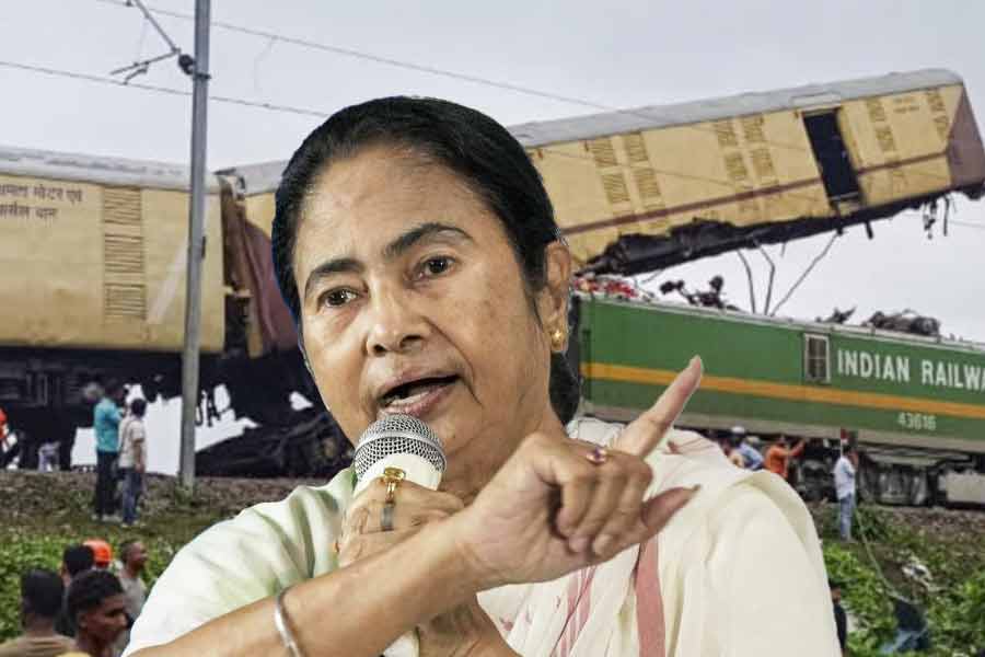 Passengers are not safe, Mamata Banerjee expressed her anger about the railway system