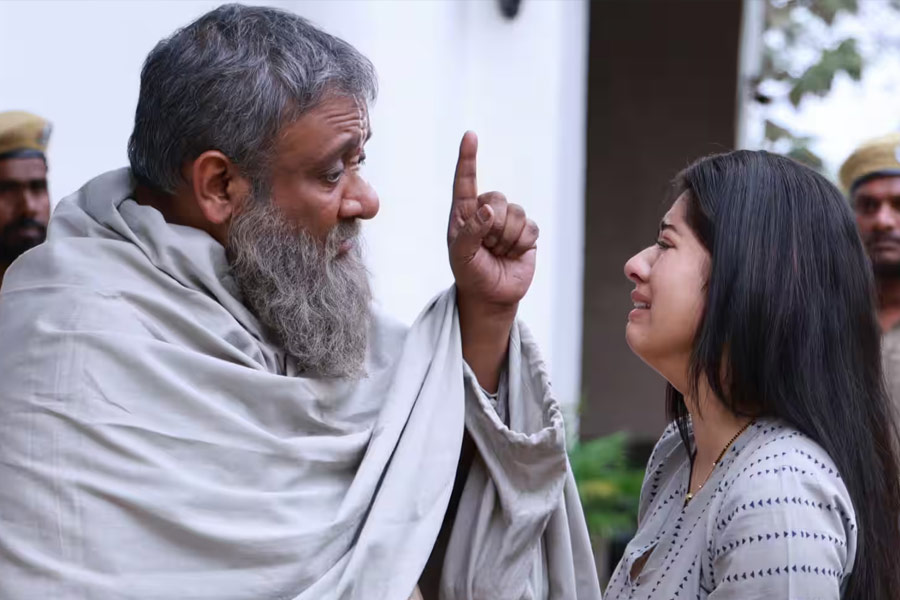 Review of Bengali web series Abar Rajneeti starring Kaushik Ganguly and Koneenica Banerjee