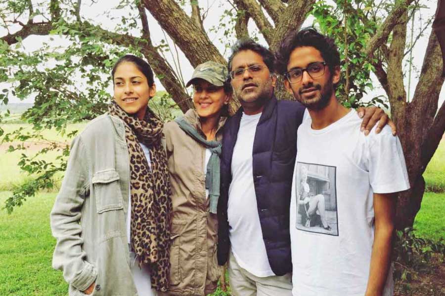 স্নাতক স্তরের পড়াশোনা শেষ করার পর আমেরিকা থেকে লন্ডনে চলে যান আলিয়া। সেখান থেকে গৃহসজ্জা নিয়ে পড়ে স্নাতকোত্তর ডিগ্রি অর্জন করেন তরুণী।