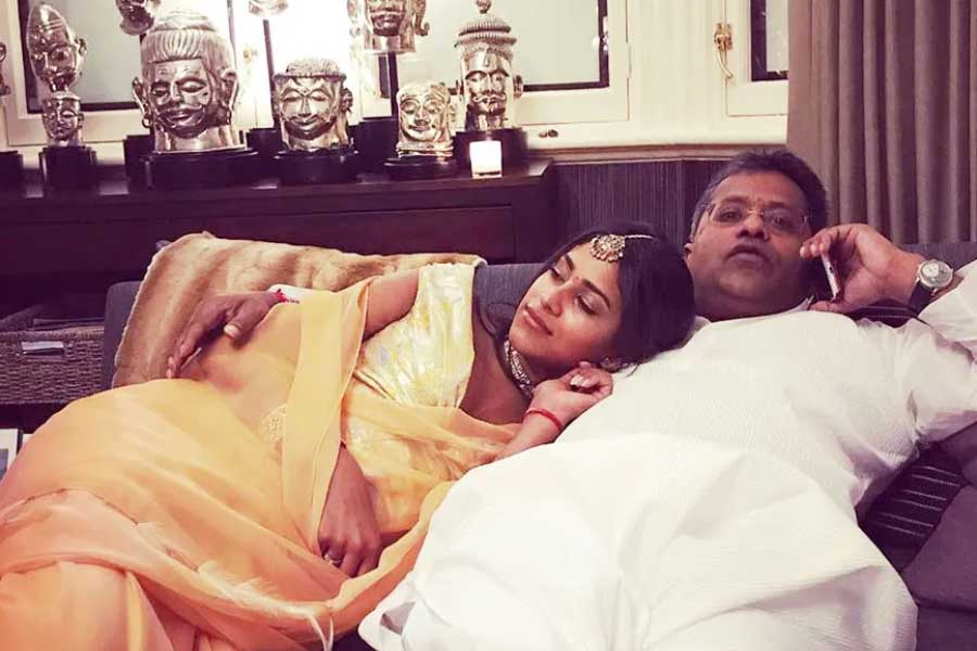 ভাই রুচির পারিবারিক ব্যবসায় মন দিলেও আলিয়ার ইচ্ছা ছিল অন্য রকম। পড়াশোনা শেষ হওয়ার পর দারা হুয়াং নামে আমেরিকার এক জনপ্রিয় স্থপতির সঙ্গে কাজ করতে শুরু করেন তিনি।