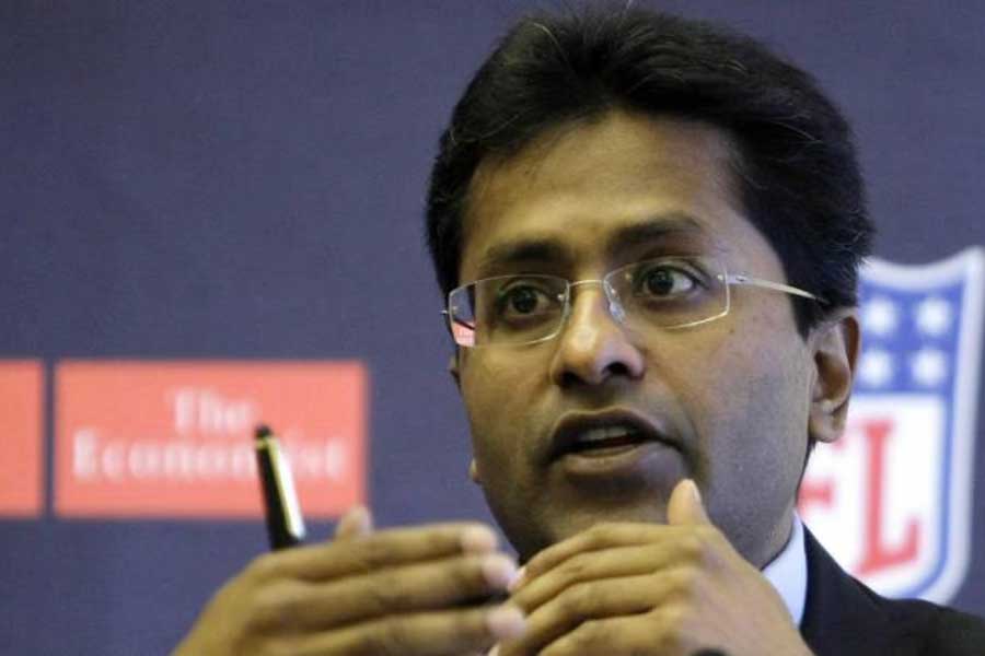 ২৩,৪৫০ কোটি টাকার সম্পত্তি রয়েছে ললিতের। ললিত এবং তাঁর কন্যা আলিয়া যৌথ ভাবে সিদ্ধান্ত নেন যে, পারিবারিক ব্যবসার যাবতীয় দায়িত্ব সামলাবেন রুচির।