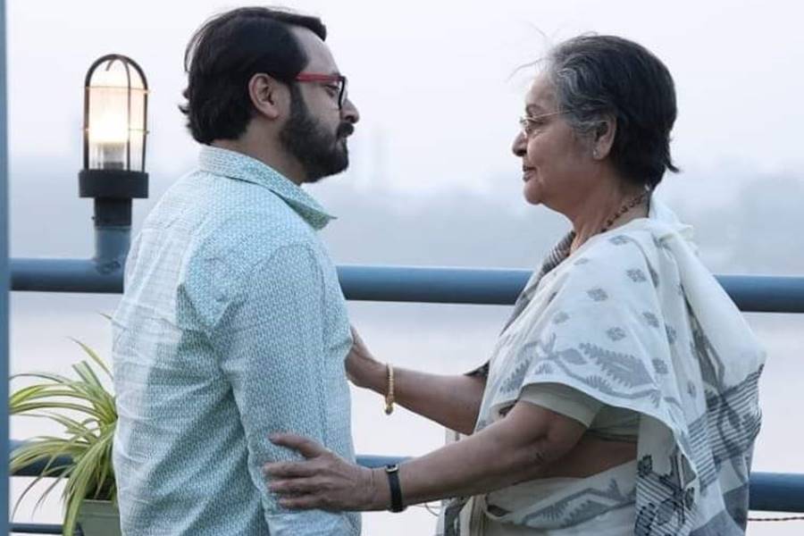 Image Of Shiboprosad Mukherjee, Rakhee Gulzar