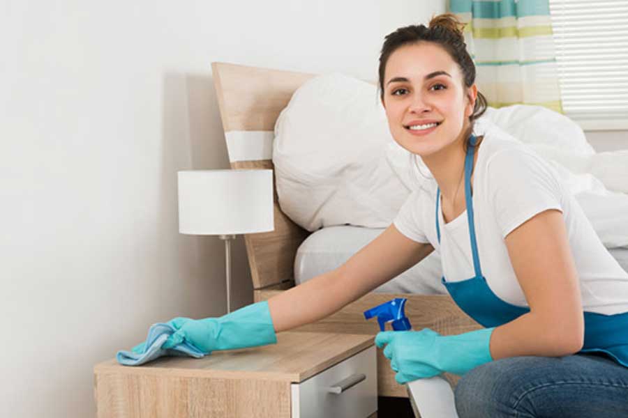 যদিও হিন্দুজারা এই অভিযোগ অস্বীকার করেছেন। তাঁদের পাল্টা দাবি, তাঁদের পরিবারে যাঁরা পরিচারকের কাজ করেন, তাঁদের বেতনের পাশাপাশি আশ্রয় এবং খাবারও দেওয়া হয়।