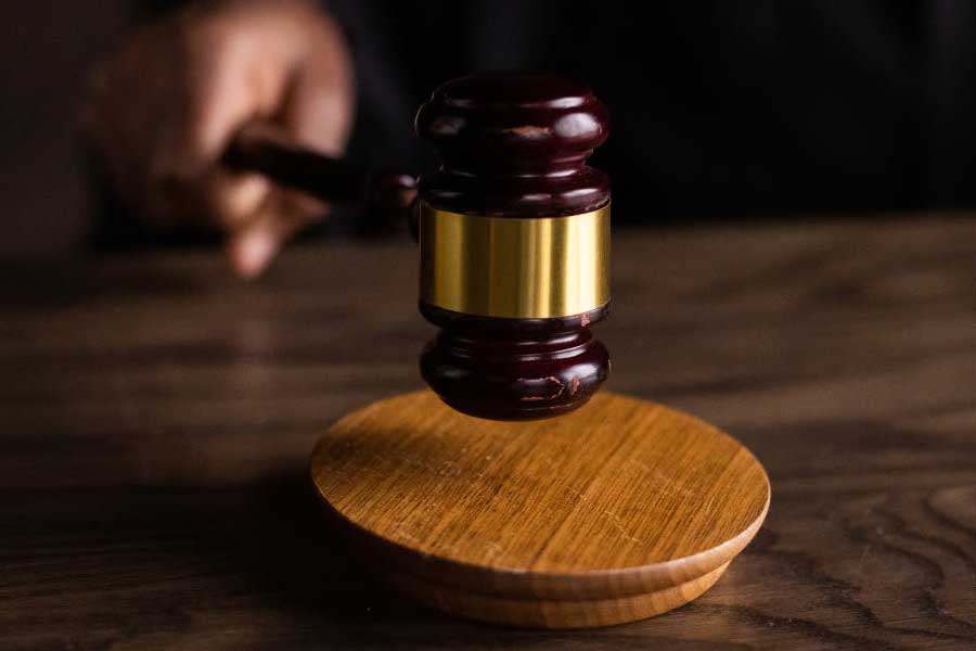 গত সোমবার থেকে এই মামলা চলছিল জেনেভার আদালতে। হিন্দুজা পরিবারের যে চার সদস্যের বিরুদ্ধে অভিযোগ উঠেছে, তাঁদের জেলের সাজার দাবি উঠেছে। 