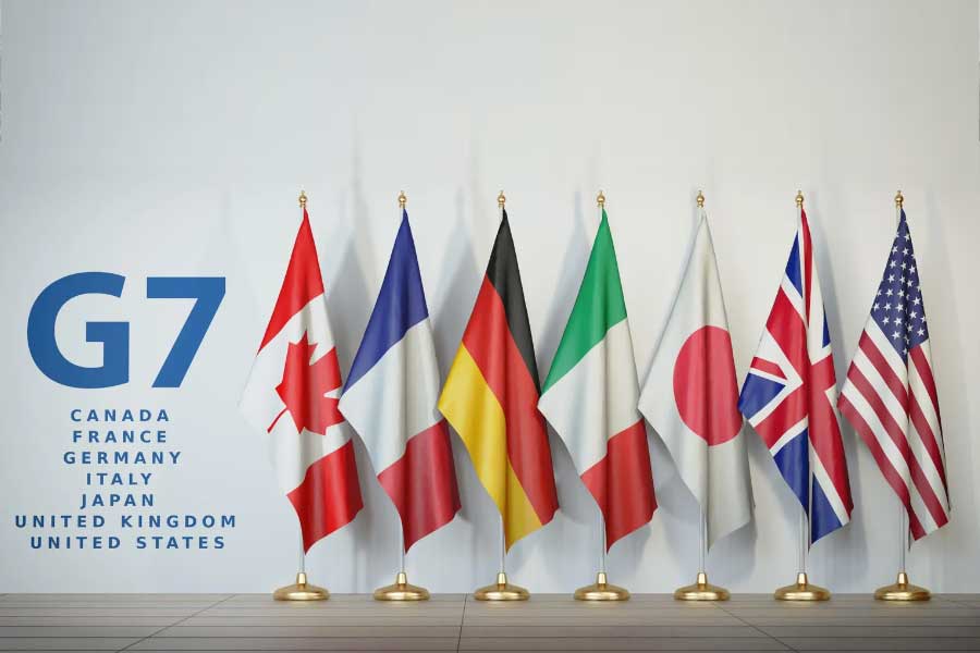 প্রতি বছর এই সাত দেশের মধ্যে যে কোনও এক সদস্যের উপর বৈঠক আয়োজনের ভার পড়ে। সে‌ বছর সেই দেশেরই কোনও শহরে বৈঠক হয়। ওই আয়োজক দেশই বৈঠকের আলোচ্য বিষয় স্থির করে। এ বার সেই ভার ছিল ইটালির।