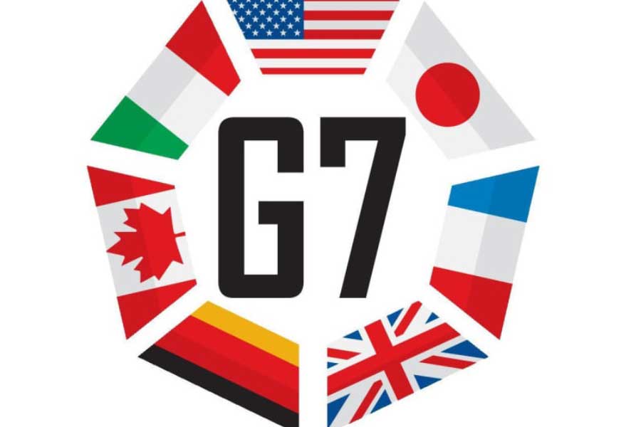 আমেরিকা-সহ অর্থনৈতিক দিক থেকে শক্তিশালী দেশগুলি একটি সংগঠনের আওতায় এসে বিশ্বের অর্থনৈতিক সমস্যার মোকাবিলা করার সিদ্ধান্ত নেয়। বিশ্ব অর্থনীতির হাল ফেরাতে একজোট হয় তারা। তবে শুরুতেই সাতটি দেশ ছিল না।