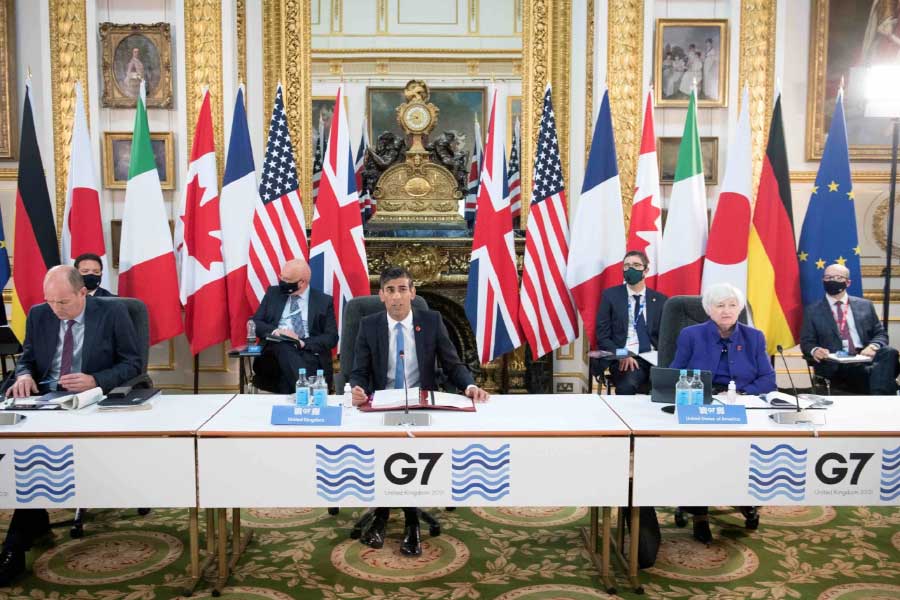 ১৯৭৭ সালের জি৭ বৈঠকে যোগ দিয়েছিল ইউরোপীয় ইউনিয়নও। তাদের সদস্য এখনও এই বৈঠকে উপস্থিত থাকে। তবে ইউরোপীয় ইউনিয়ন আলাদা করে জি৭-এর সদস্য হয়নি।