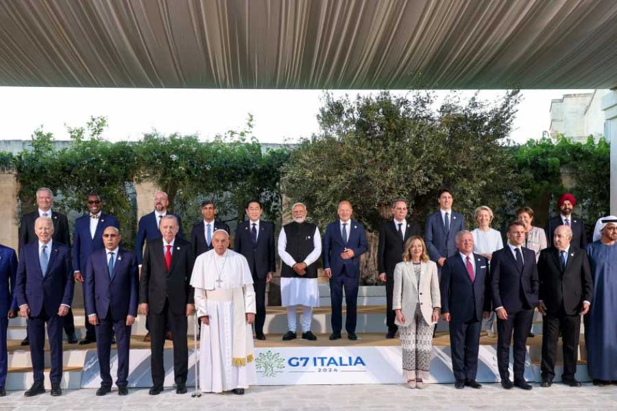 বিশ্ব অর্থনীতিতে বর্তমানে ভারতের গুরুত্ব এবং প্রাসঙ্গিকতা বৃদ্ধি পেয়েছে। বিভিন্ন আন্তর্জাতিক সমস্যার সমাধানেও ভারতের নিরপেক্ষ অবস্থান অনেক বেশি কার্যকরী হয়ে উঠেছে। সেই কারণে সদস্য না হলেও জি৭-এ গুরুত্ব পেয়ে থাকে ভারত।