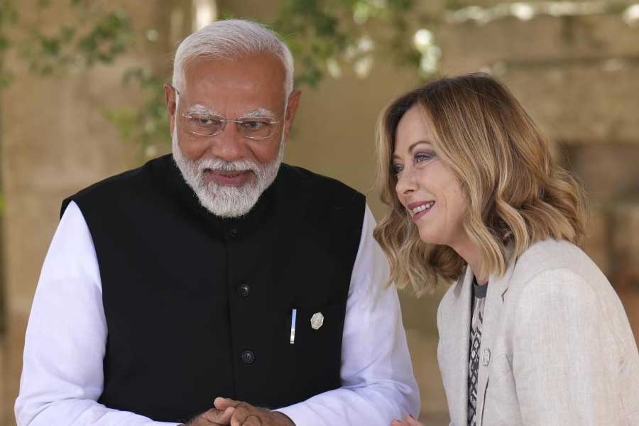 এই নিয়ে মোট ১১টি জি৭ বৈঠকে ডাক পেল ভারত। মোদী পর পর পাঁচ বার জি৭-এর বৈঠকে যোগ দিলেন। ভারতকে বাইরে রেখে আন্তর্জাতিক সমস্যা সংক্রান্ত আলোচনা করা যাচ্ছে না বলেই মত বিশেষজ্ঞদের।