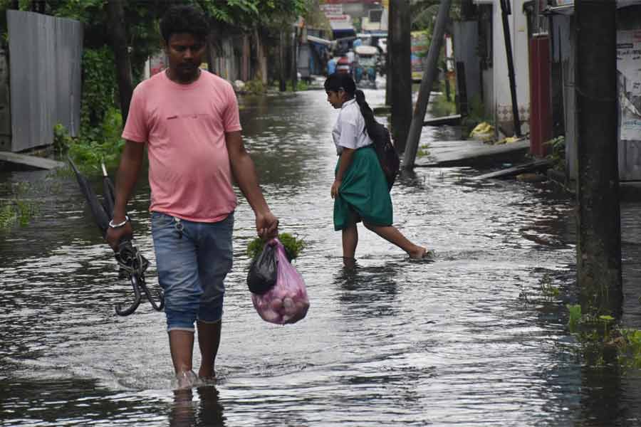 বৃষ্টির জমা জল আলিপুরদুয়ার শহরের বিজি রোডে।