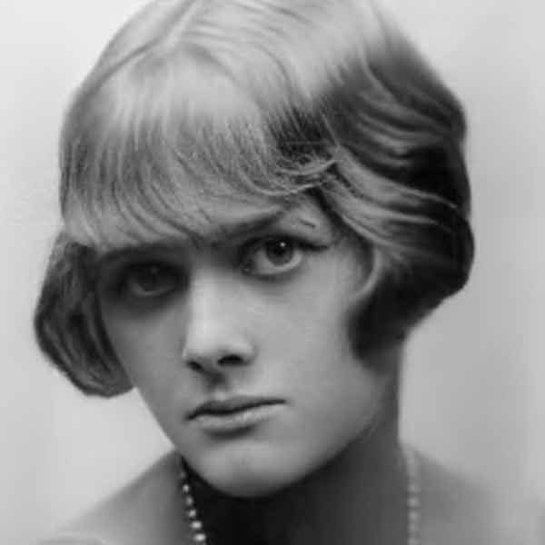 রেবেকা সিনড্রমের সঙ্গে জড়িয়ে রয়েছে বিখ্যাত এক সহিত্যকর্মের নাম। ব্রিটিশ সাহিত্যিক দাফনে দু’ মরিয়েরের উপন্যাস ‘রেবেকা’র নামানুসারেই এই বিশেষ মনোবৃত্তিটিকে চিহ্নিত করা হয়।