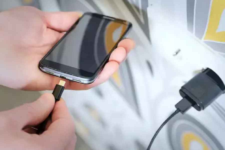 Five ways to take care of your phone in monsoon 