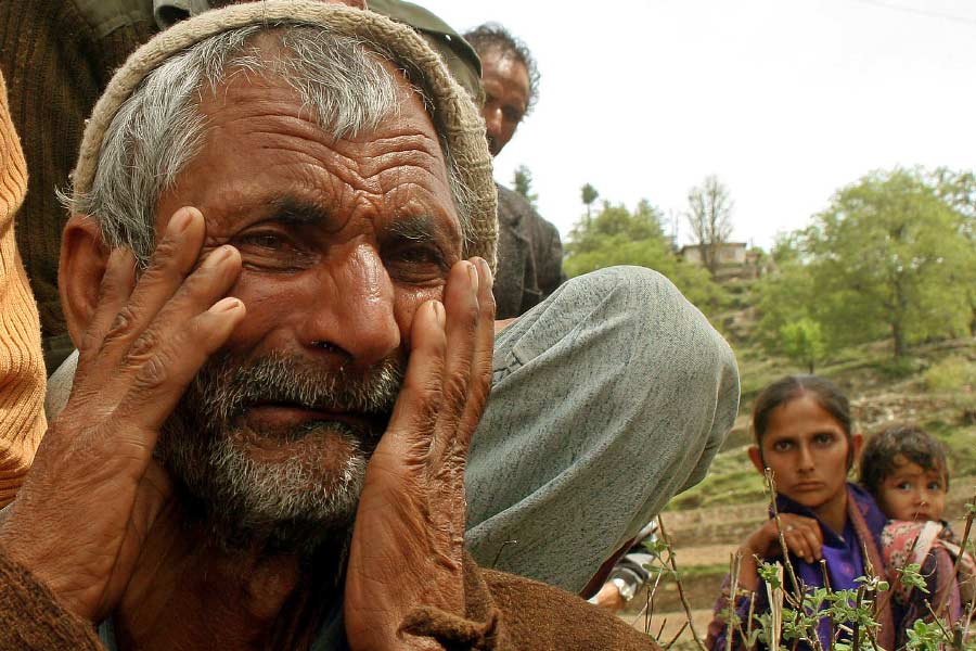 ভারতের সংবিধানে অবশ্য এই বিশেষ রাজ্যের তকমা দেওয়ার কোনও সংস্থান রাখা হয়নি। তবে ঐতিহাসিক কারণেই কিছু রাজ্য যে অন্য রাজ্যগুলির তুলনায় খানিক পিছিয়ে রয়েছে, তা স্বীকার করে নেওয়া হয়।
