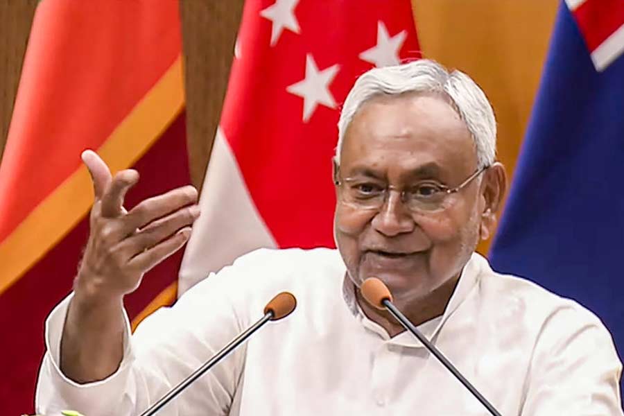 বিহার সরকারের যুক্তি, ঝাড়খণ্ড আলাদা রাজ্য হয়ে যাওয়ার পর একাধিক খনি, শিল্প সব ‘নিয়ে’ গিয়েছে। ফলে বিহারের অর্থনৈতিক অগ্রগতি থমকে গিয়েছে। দেখা গিয়েছে শিল্প, কর্মসংস্থান এবং খনিজ পদার্থের আকাল।