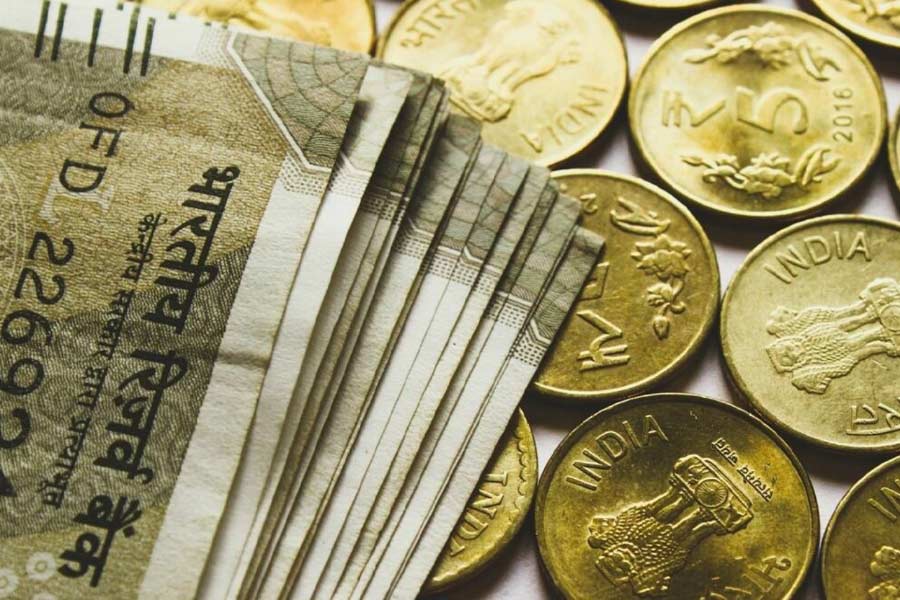 কিন্তু এর উল্টো অভিমতও আছে। অর্থনীতিবিদদের একাংশ মনে করেন, স্বাধীনতার এত বছর পরেও কোনও রাজ্য যদি অর্থনৈতিক ভাবে বেশ খানিকটা পিছিয়ে থাকে, তা হলে বুঝতে হবে নীতি নির্ধারণের ক্ষেত্রে বড় গলদ রয়েছে। সে ক্ষেত্রে উন্নত রাজ্যগুলির কাছ থেকে অধিক কর আদায় করে কেন এই রাজ্যগুলিকে ভর্তুকি দেওয়া হবে, সেই প্রশ্ন তুলেছেন তাঁরা। তা ছাড়া কিছু রাজ্যকে এই বিশেষ তকমা দিলেও অন্য রাজ্যগুলিও এই একই দাবি জানাবে। সবার দাবিকে মান্যতা দিতে হলে রাজকোষের উপর চাপ বৃদ্ধি পাবে। 