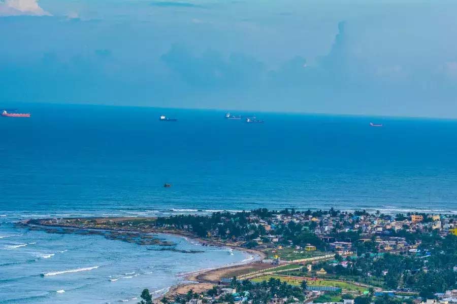 তা ছাড়া বিহারে কোনও পার্বত্য এলাকা নেই। বিহারের ভৌগলিক অবস্থানকেও স্পর্শকাতর কিংবা দেশের নিরাপত্তা এবং কৌশলগত ক্ষেত্রে গুরুত্বপূর্ণ বলা চলে না। প্রায় একই যুক্তি খাটে অন্ধ্রের ক্ষেত্রেও।