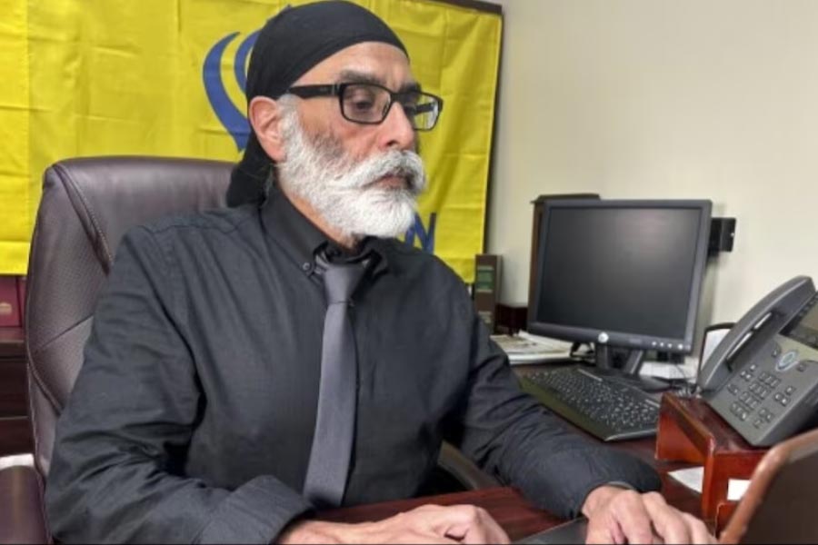 পন্নুন খুন হননি। তবে এই খুনের চক্রান্তের শিকড় খুঁজতে বদ্ধপরিকর আমেরিকা। গোটা পরিকল্পনার সঙ্গে ভারত জড়িয়ে আছে বলে তাদের দাবি। ইতিমধ্যে সে দেশের গোয়েন্দারা তদন্তও শুরু করে দিয়েছেন ভারত-যোগ প্রসঙ্গে।