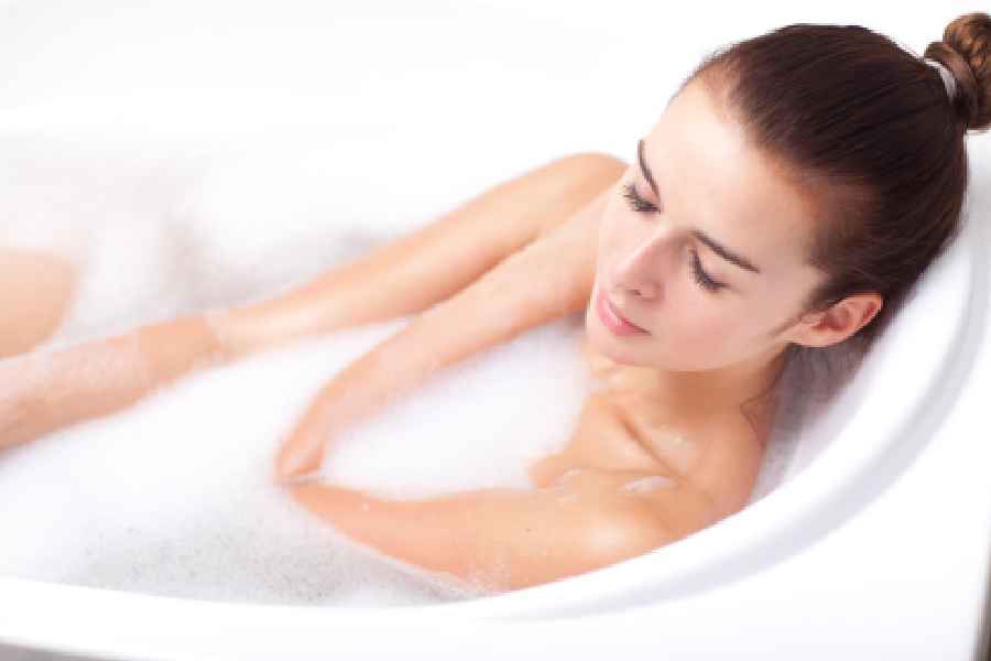 Saltwater bath may help to reduce back pain, know its other health benefits