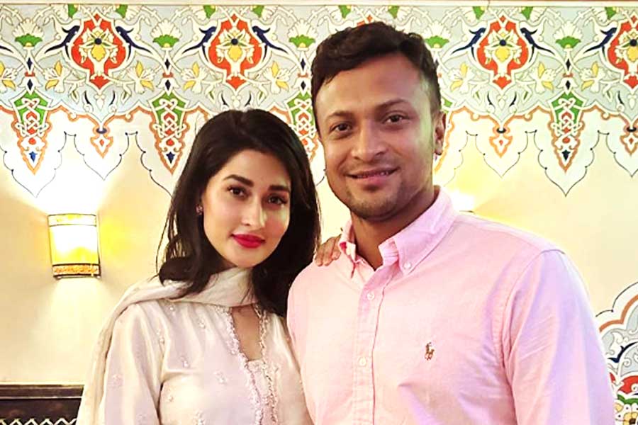 Shakib Al Hasan with his wife