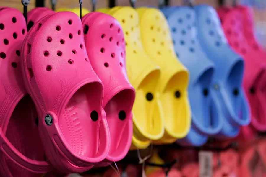 Tips to choose the best monsoon footwear